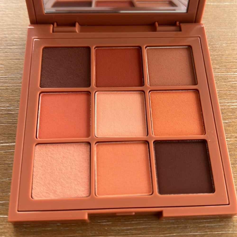 Huda Beauty Matte Eyeshadow Palette - Picture 4 of 4